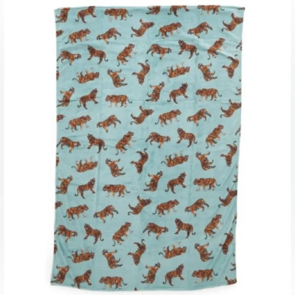 VERA BRADLEY Teal Bali Tigers Essential Throw Blanket in Fleece